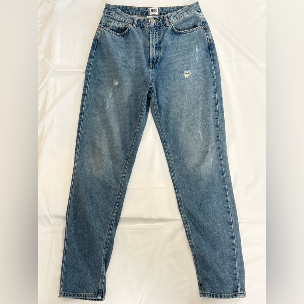 BDG Mom Jeans High Rise Light Wash Distressed Straight Leg W28